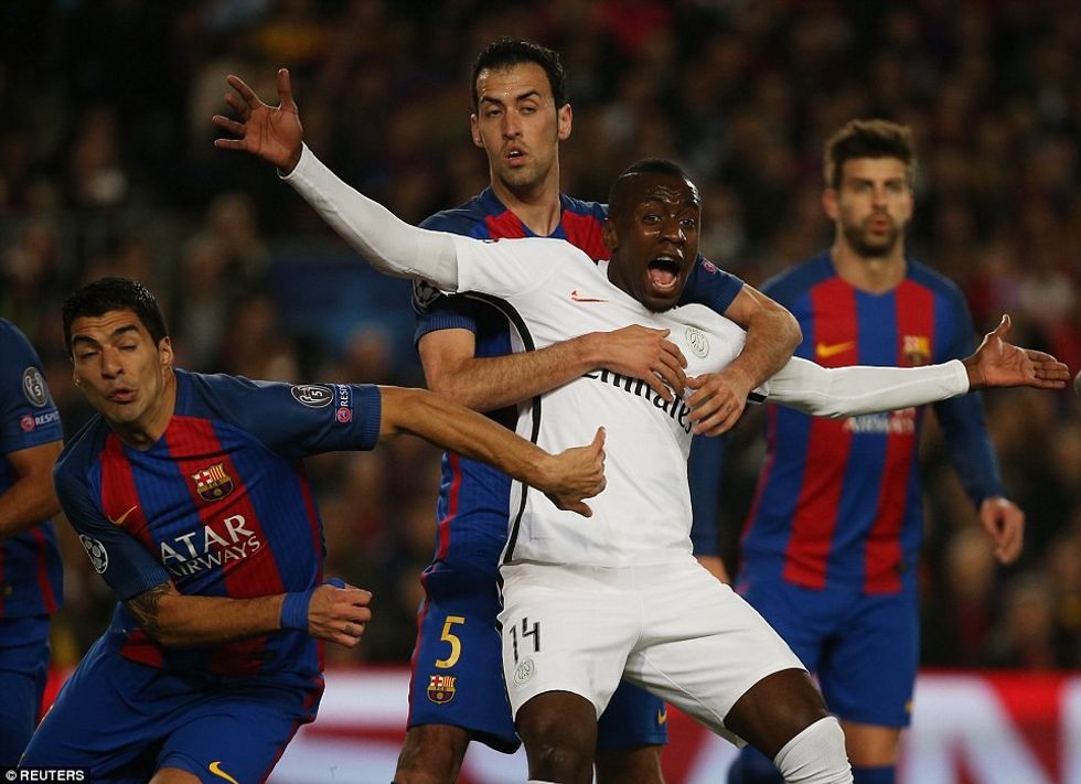 3E14FF6E00000578 4295170 Matuidi appeals as he is held back by Barcelona midfielder Sergi a 58 1489023488715