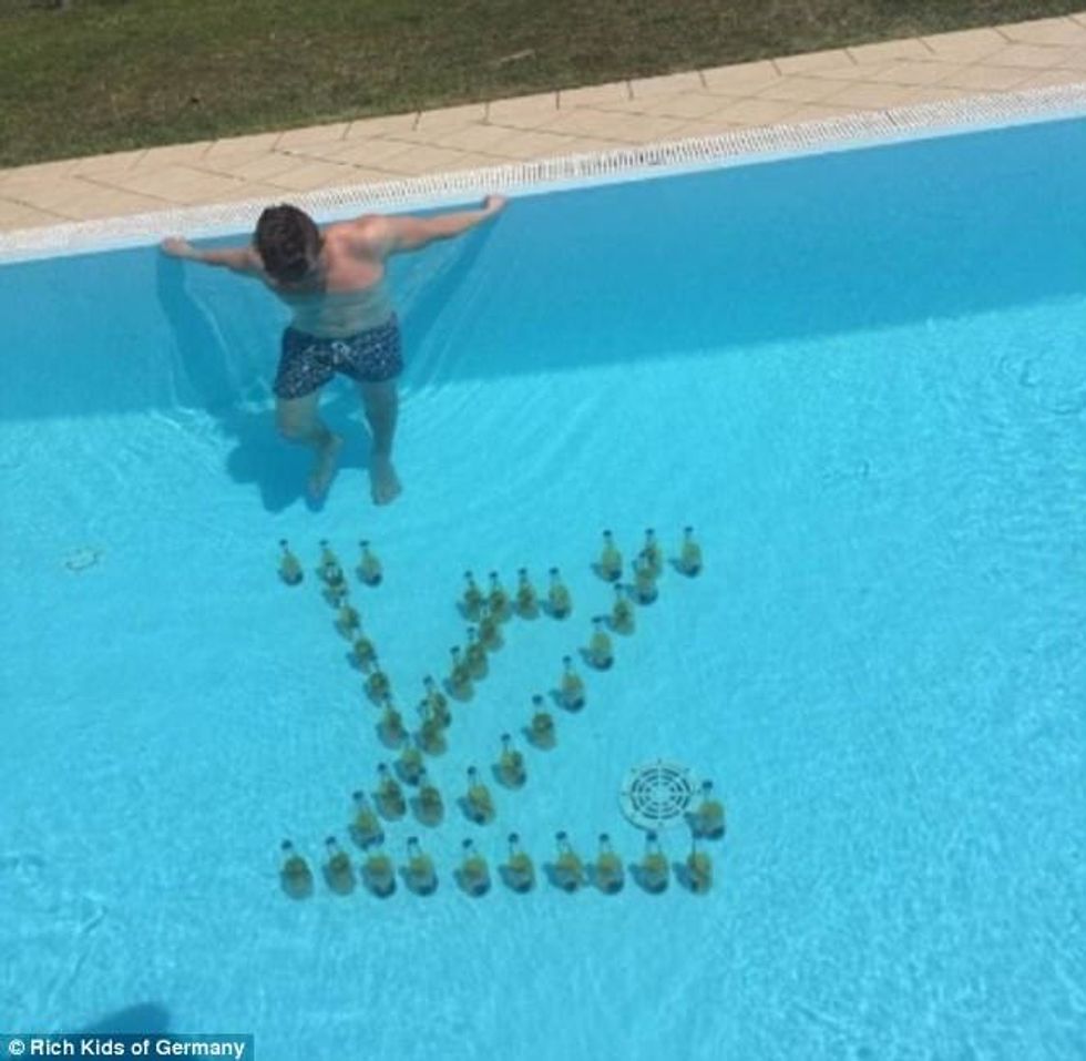 4 138