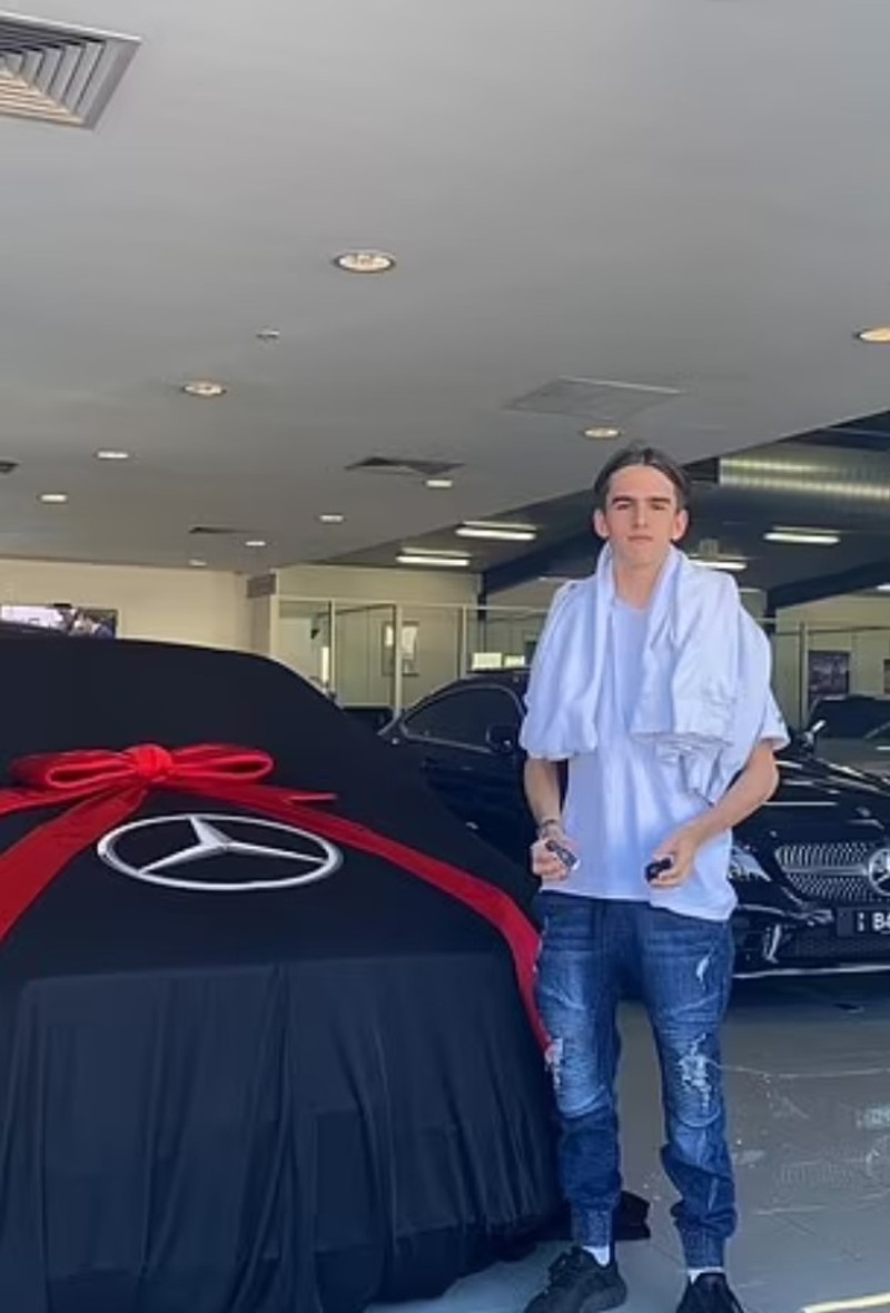 Crypto-millionaire, meet the Australian teenager who earns 30 thousand  dollars while he is asleep - he has Rolex watches and expensive cars -  Telegraph