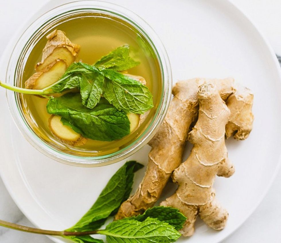 4-detox-water-recipes-that-will-give-you-a-flatter-stomach-2016234