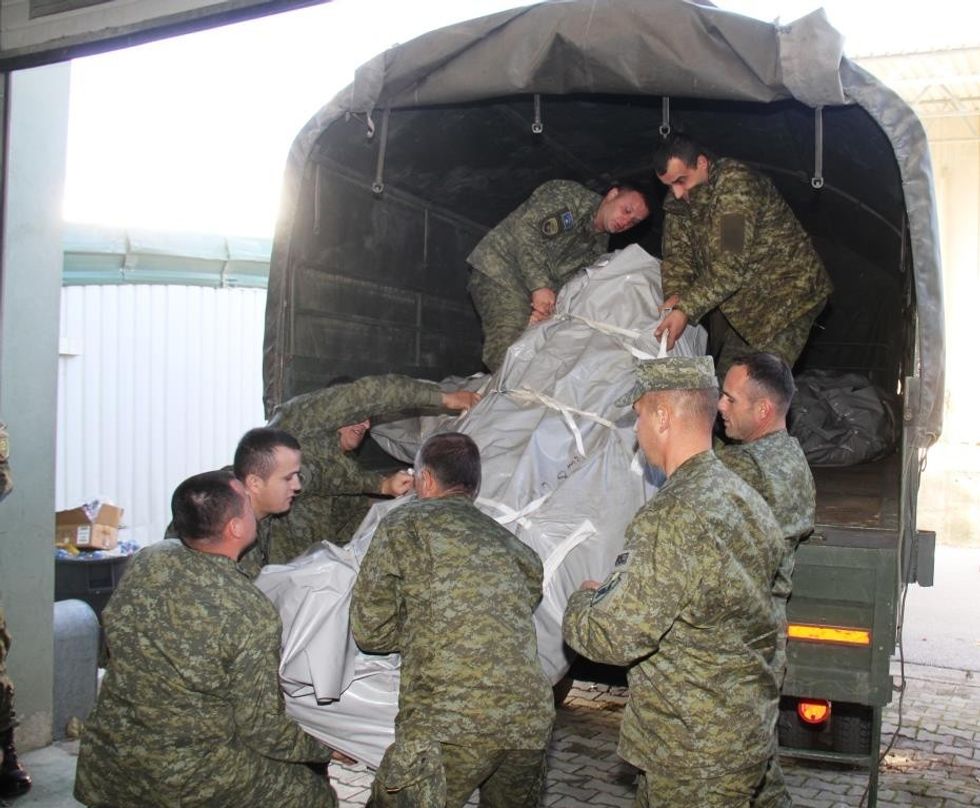 4. FSK ja e ndihmon Shqipërinë me pajisje për strehim