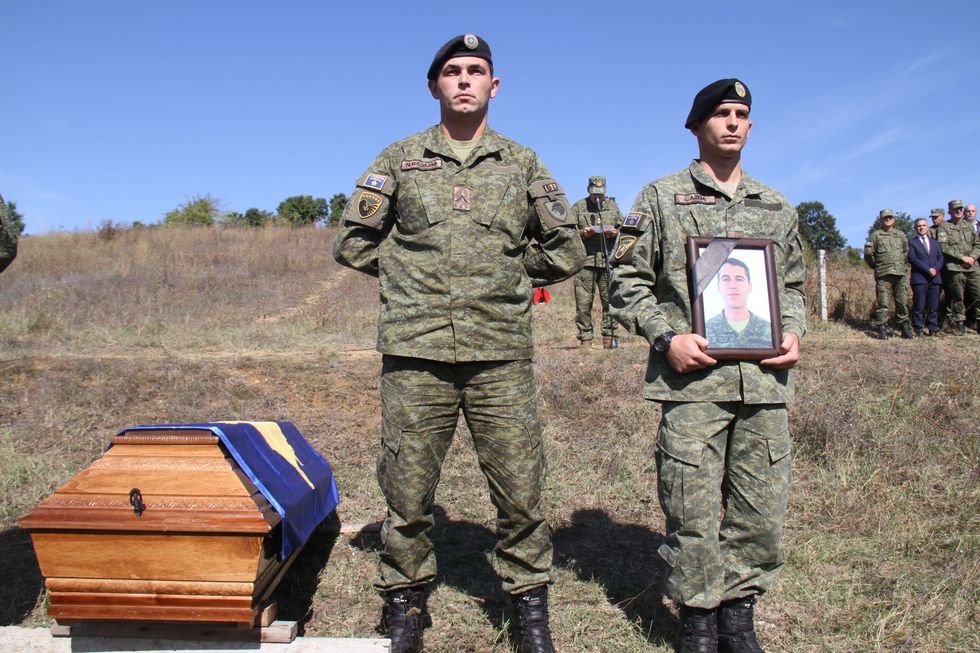 4. Me nderime te larta eshte varrosur Rreshteri i pare Nijazi Jetullah Uruqi