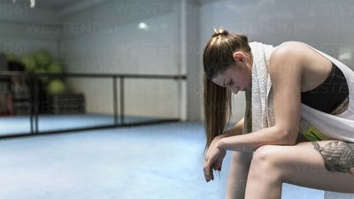 2021/04/young-woman-sitting-in-gym-after-workout-MGOF002033.jpg