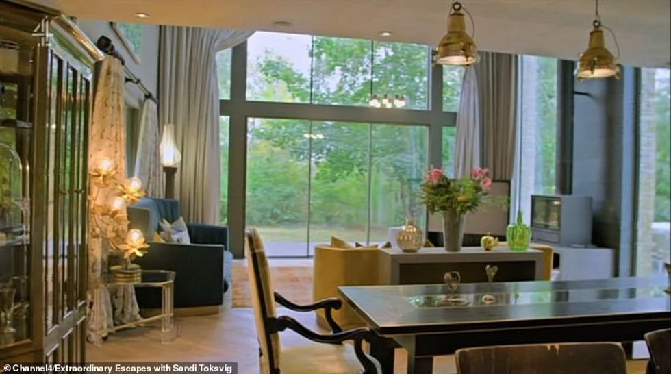 40034142 10854537 Prue who isn t afraid to make a bold statement with her choice o a 92 1653512297565