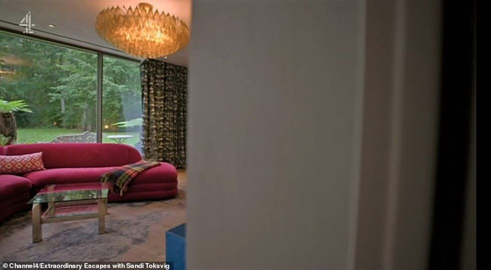 40034162 10854537 Prue and Leith were blown away by the bold colours used througho a 13 1653552697750