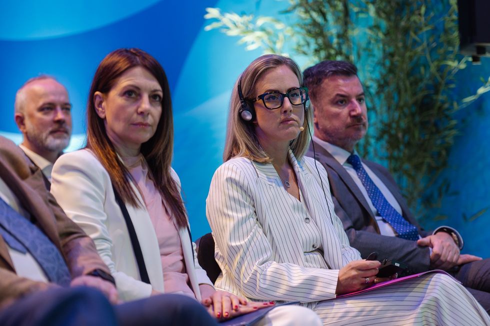 404 OMNI BAT WEB SIZE 95