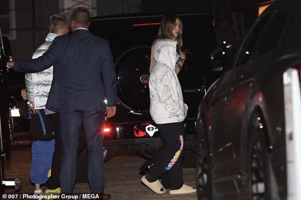 40451256 9360531 Cool kids Mason proved he got his enviable fashion sense from hi a 9 1615741337160