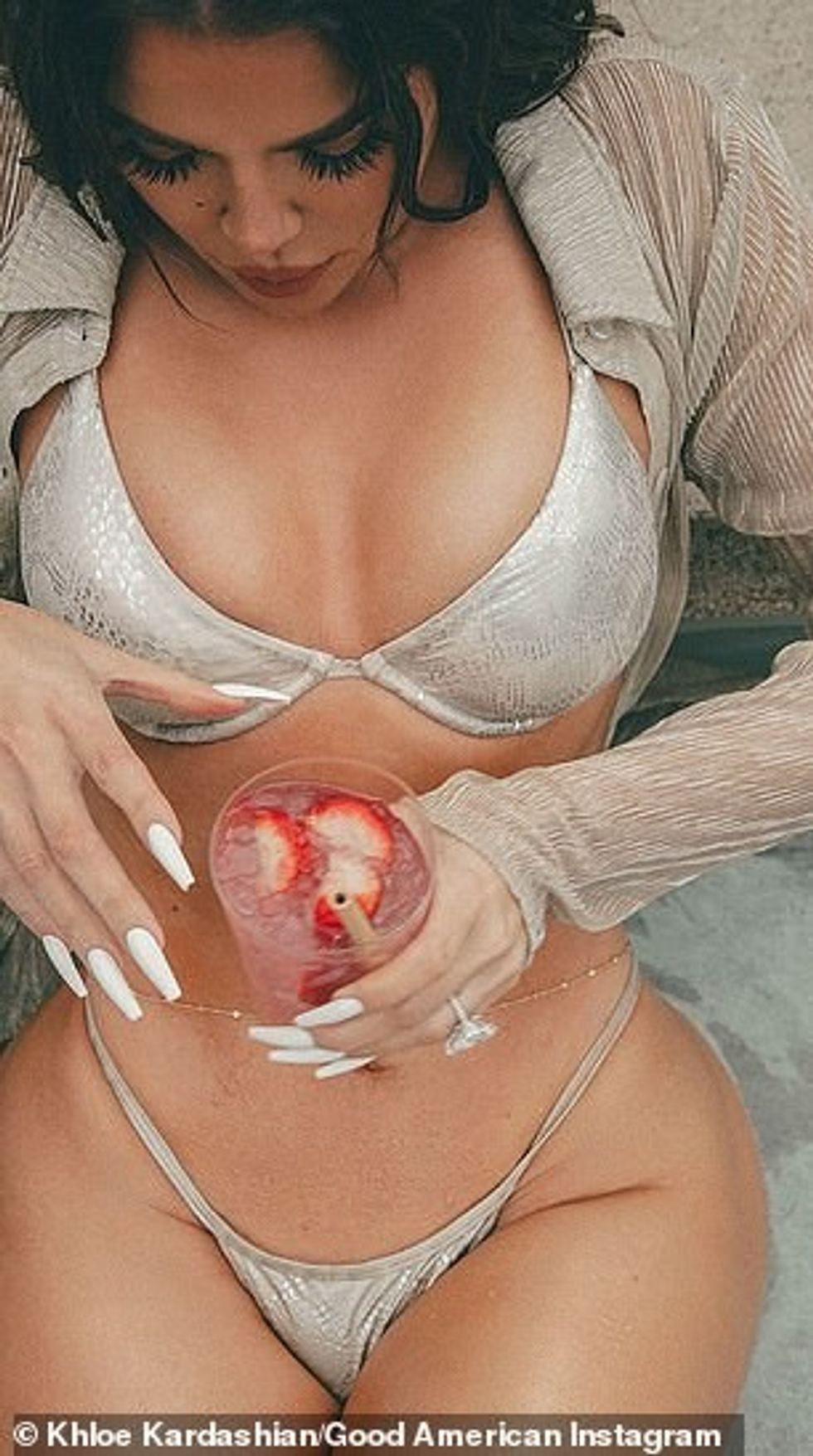 41024450 9410205 Serious bling The huge diamond ring has made a couple of appeara a 32 1616928487394