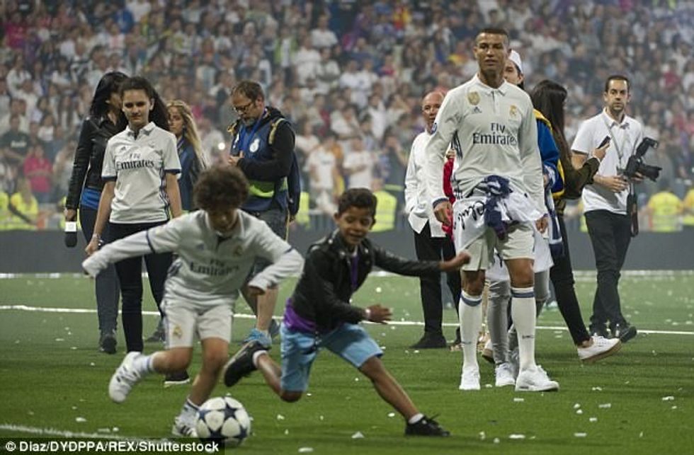 411C524C00000578 4572904 Ronaldo was celebrating the club s Champions League success back a 2 1496661017206