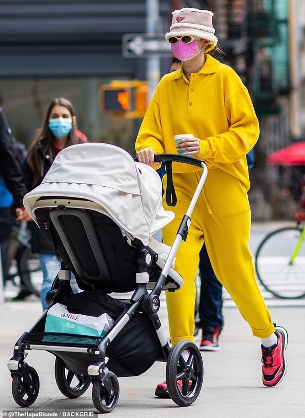 41236874 9428379 Think pink She accented her look with a pink face mask and a Pra a 29 1617311164568