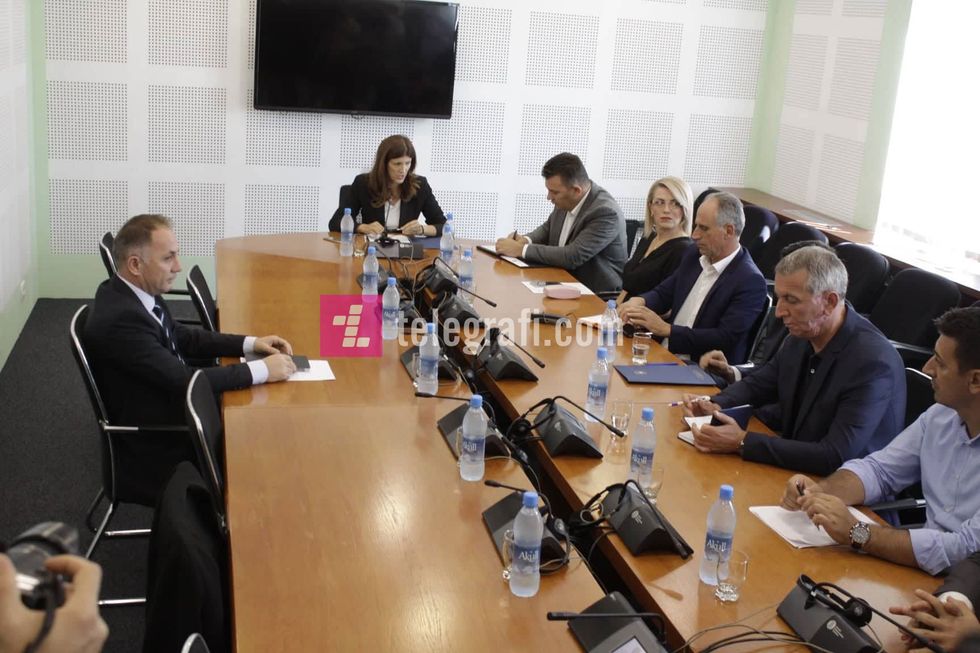 41517430 1939579576125389 747096530208423936 n