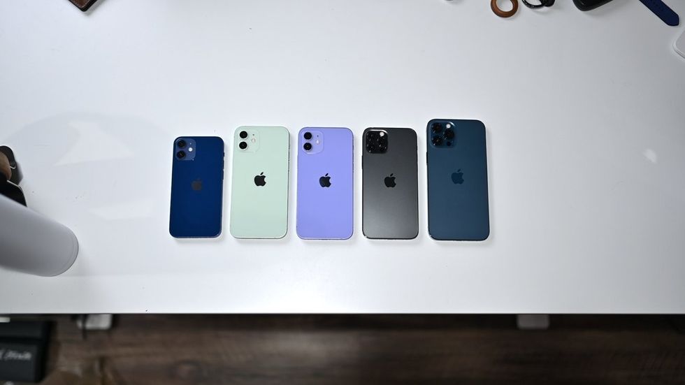 41816 81129 iPhone 12 Lineup High xl