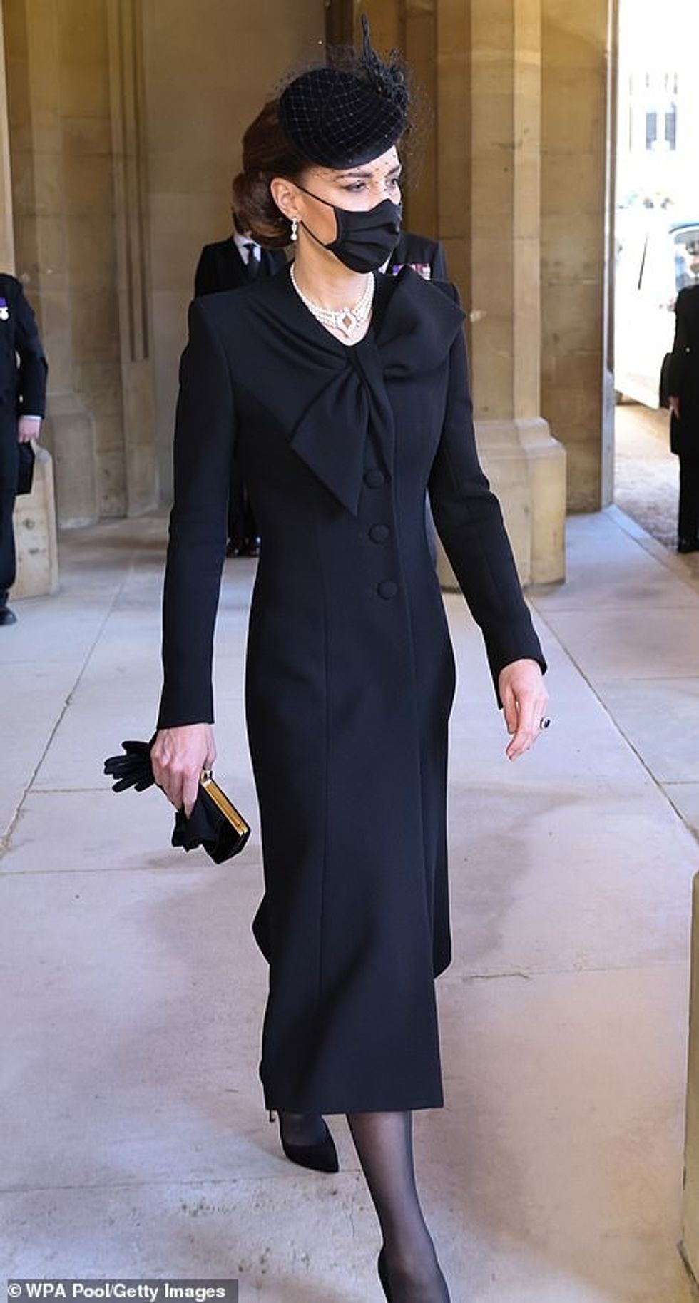41877718 9481635 Once outside the chapel the Duchess wore a long buttoned coat ov m 132 1618670557088