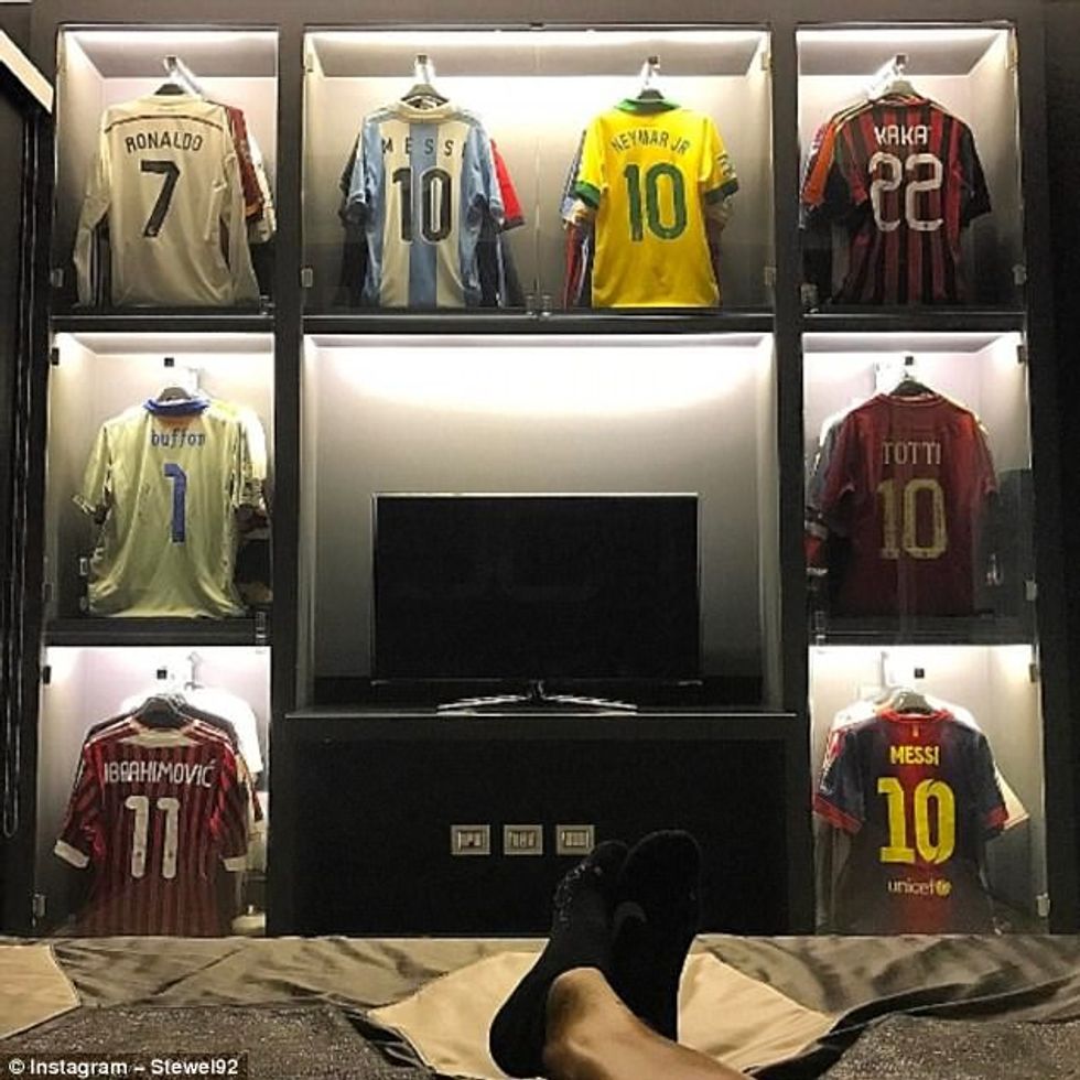 41C5568200000578 4639262 Stephan El Shaarawy relaxed on his bed as he looks at shirts he a 9 1498473990308 1