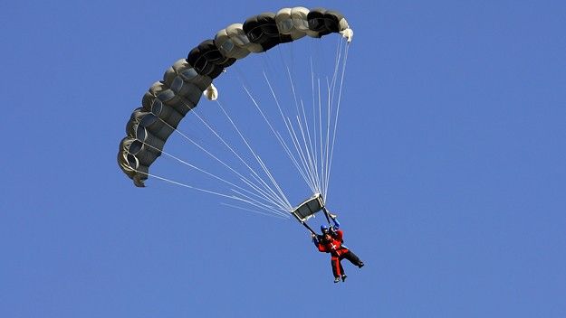 2020/07/skydiving-v625x352.jpg