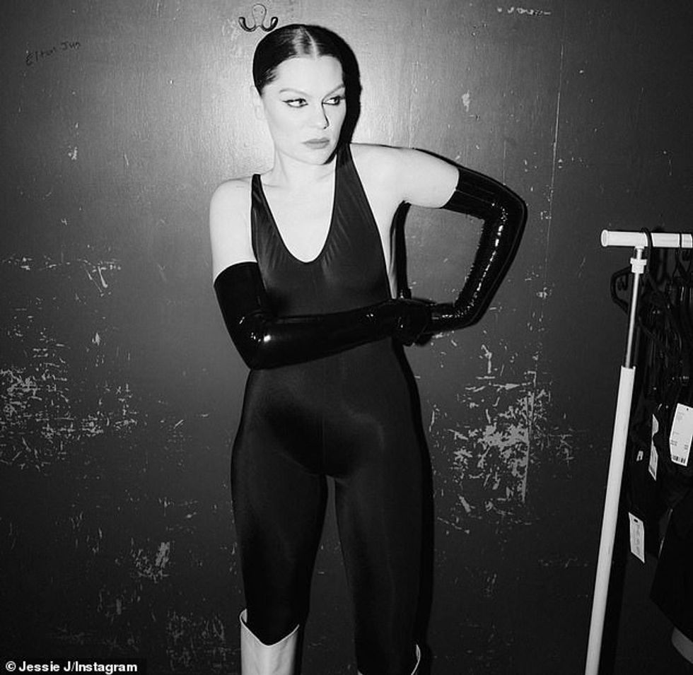 42119484 9503751 Eclectic She shared a series of snaps that ranged from the head a 40 1619182882572