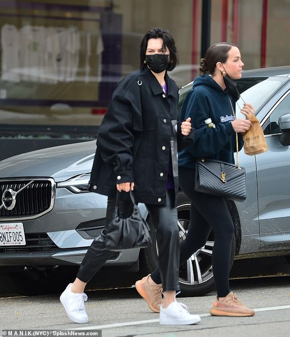 42122894 0 image a 1 1619173735325