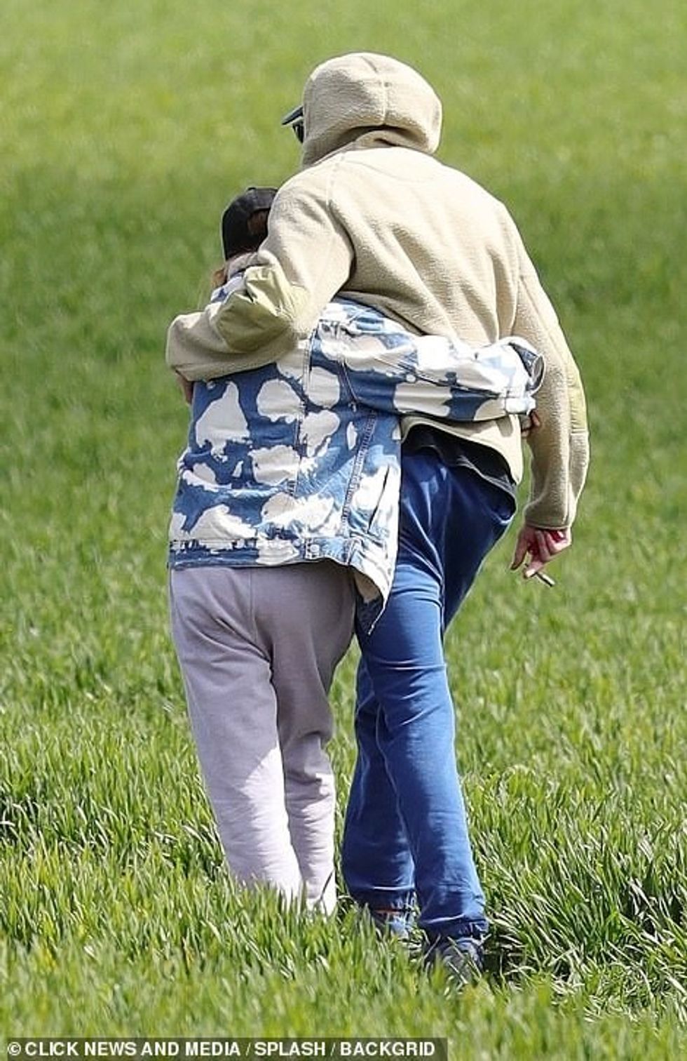 42198696 9509785 Loved up Bridgerton actress Phoebe Dynevor has confirmed her rom m 3 1619377482932