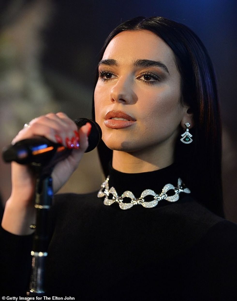 42218186 9510925 Glitzy The collar was adorned with rhinestones offering a dose o m 104 1619412843182