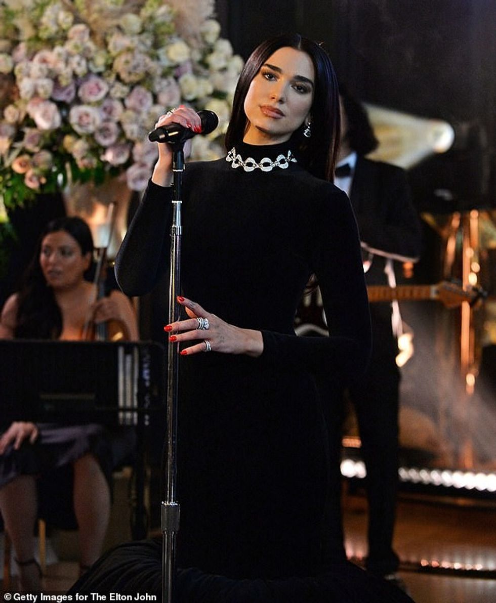 42218188 9510925 Solo Later she performed solo making a quick wardrobe change a 2 1619432831263