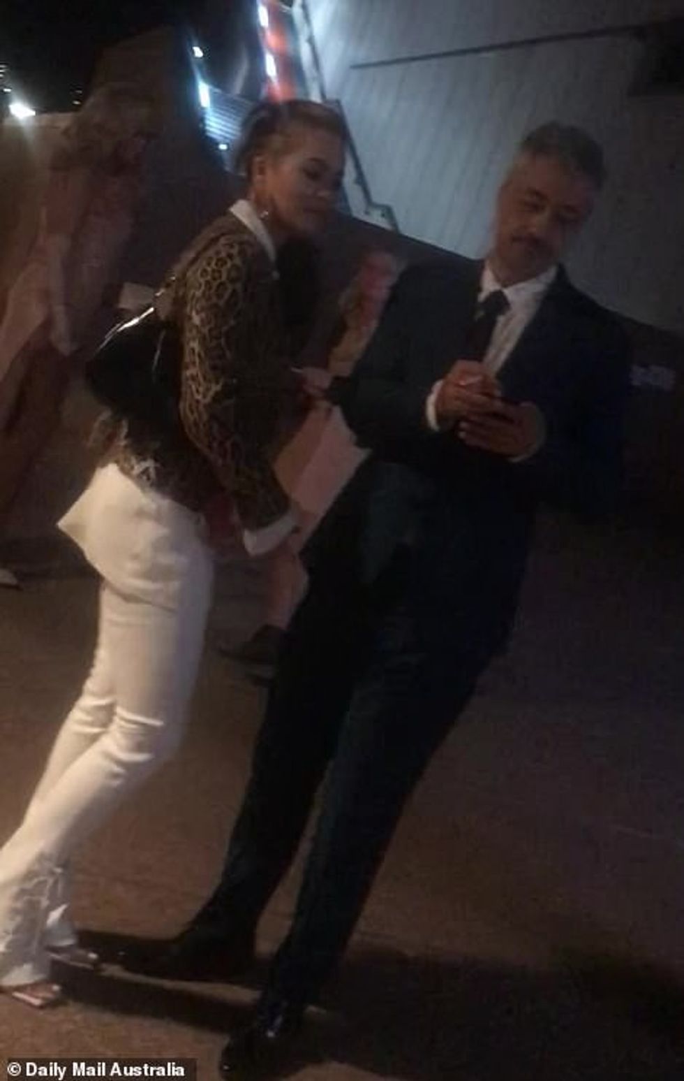 42409800 9529189 Cosy The pair headed outside the venue together m 112 1619786585841