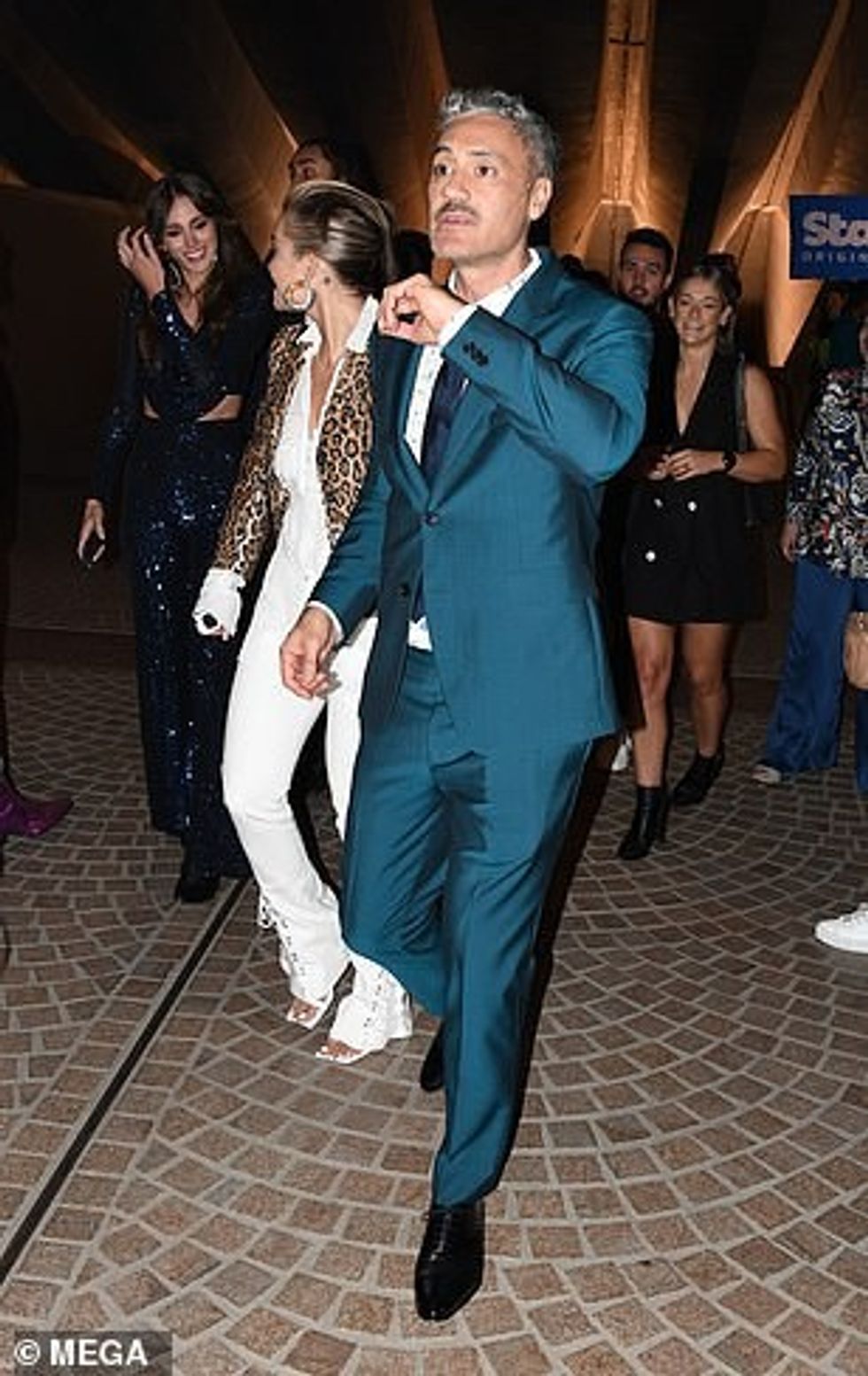 42409880 9529189 Feet apart They appeared very coy indeed as they headed inside t a 141 1619787281390