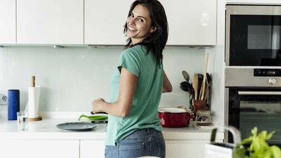 2022/04/portrait-of-smiling-woman-cooking-in-kitchen-ERRF01713.jpg