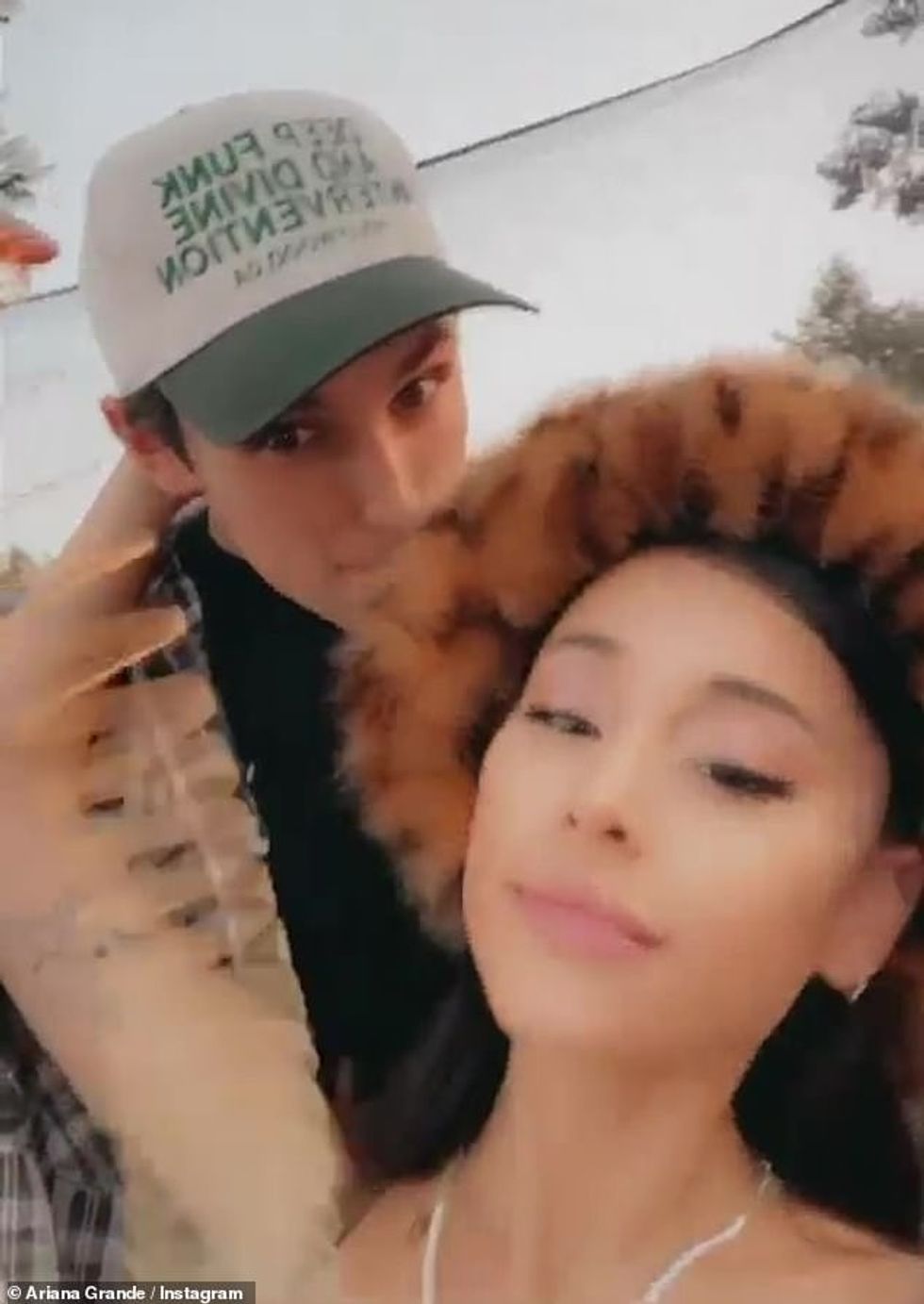 44748685 9731261 Festive attire The 7 Rings songwriter wore a sizable hat with fu a 13 1624842300571