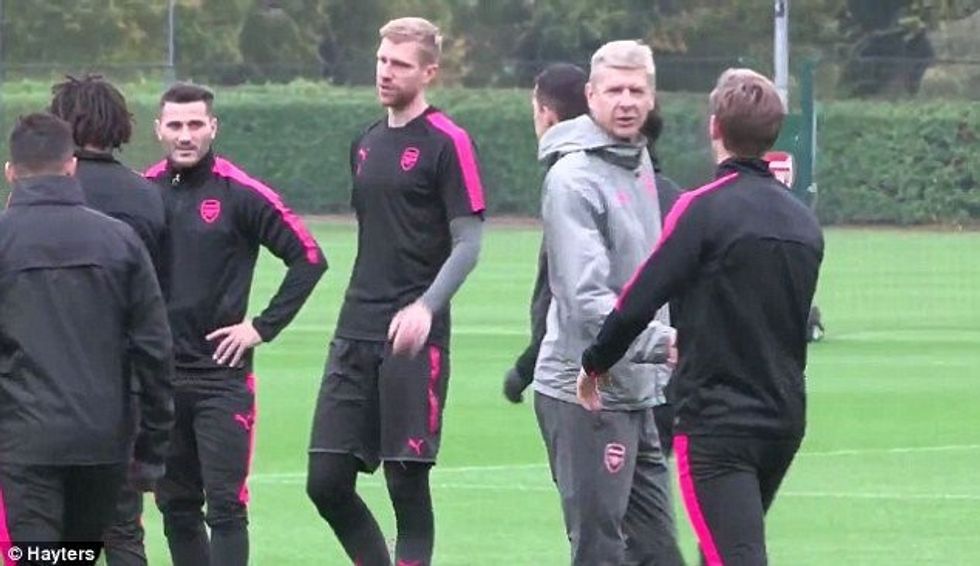 4574BABA00000578 4992842 Monreal goes to shake his manager s hand prior to the session on a 124 1508329508569