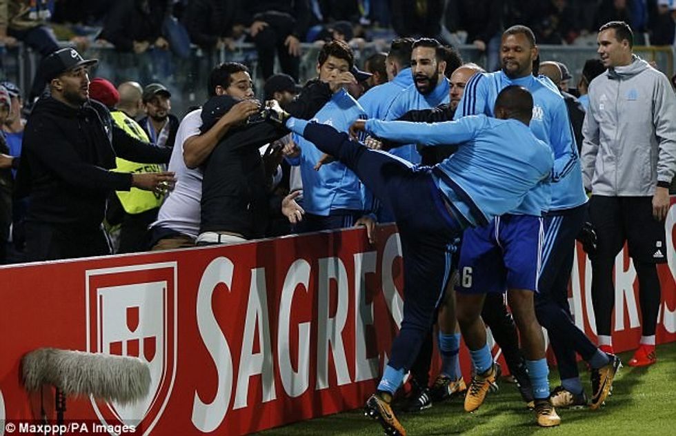 45F8CDF500000578 0 Patrice Evra kicked a Marseille fan in the head after being conf a 48 1510332253490