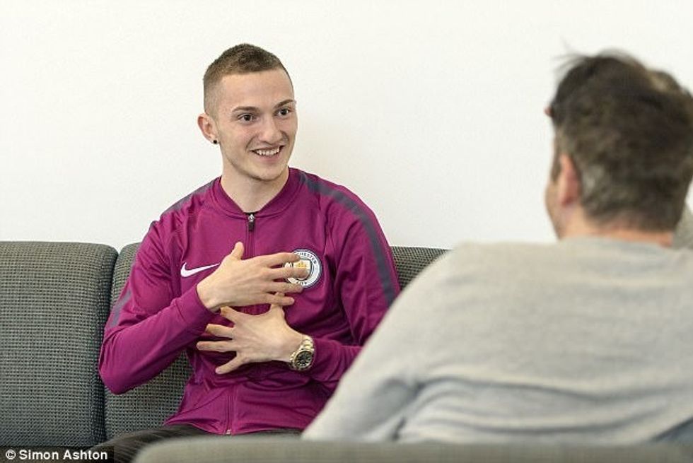 46A7573A00000578 0 image a 63 1511523767119