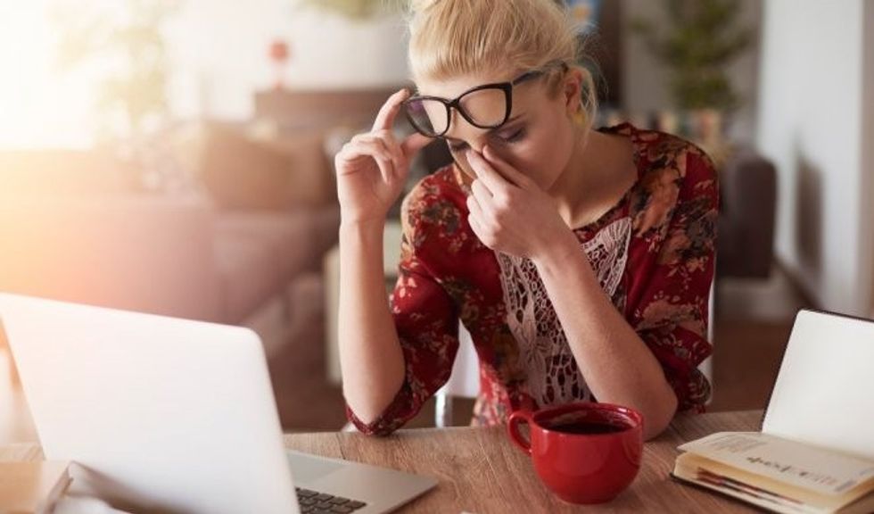 488351 strong headache is very problematic f