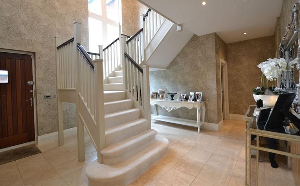 488B90B400000578 5308351 image a 44 1516817026657