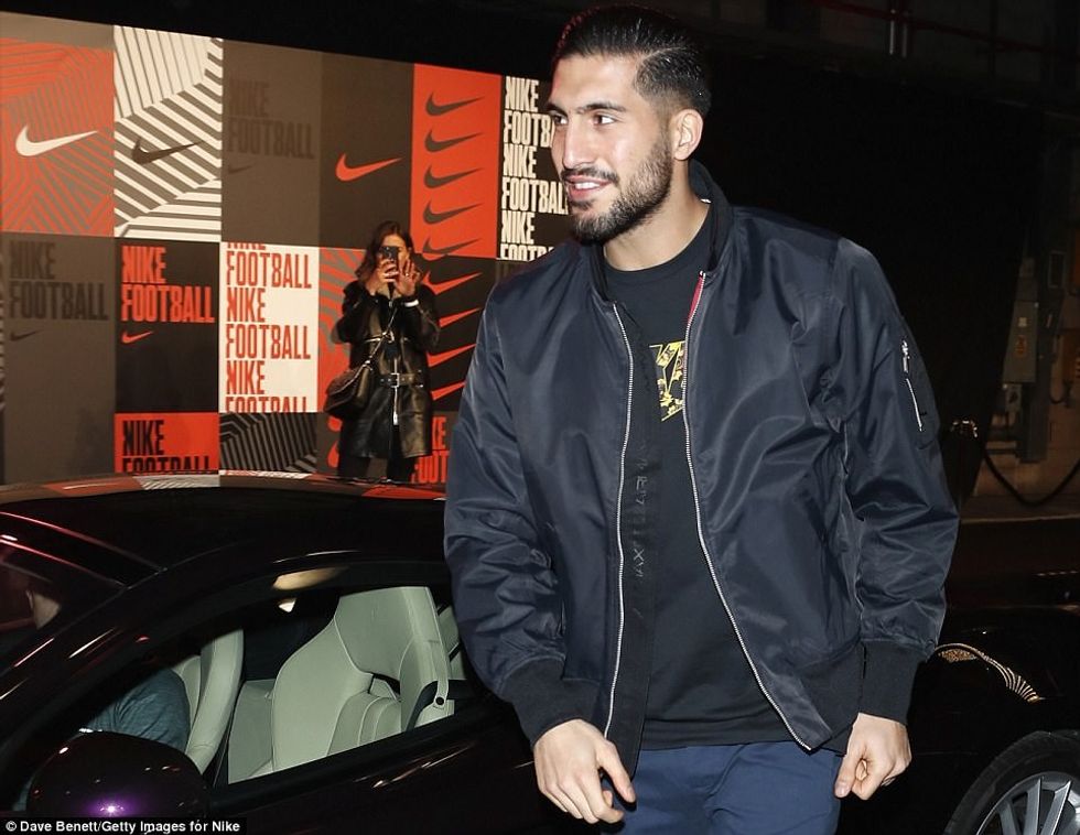 48F7D8F600000578 0 image m 61 1518026762773