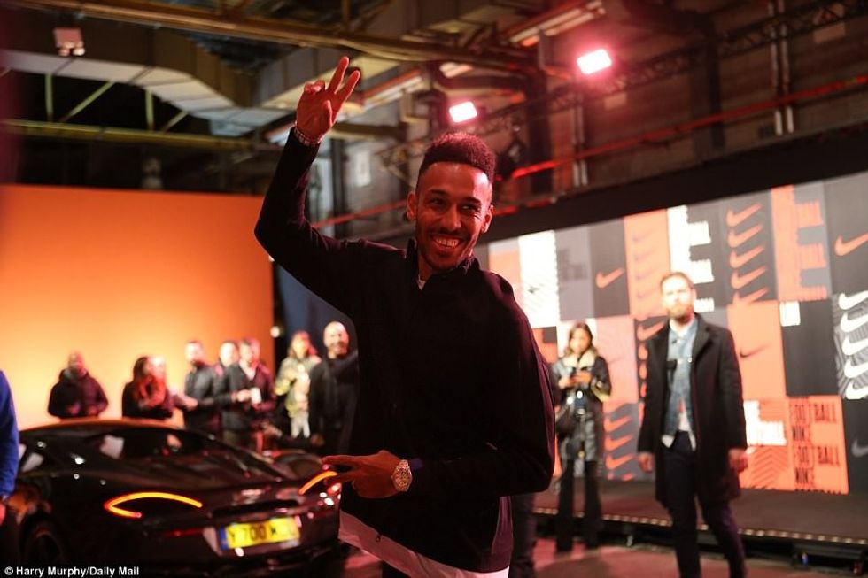 48F7FA6D00000578 0 image a 53 1518026430238