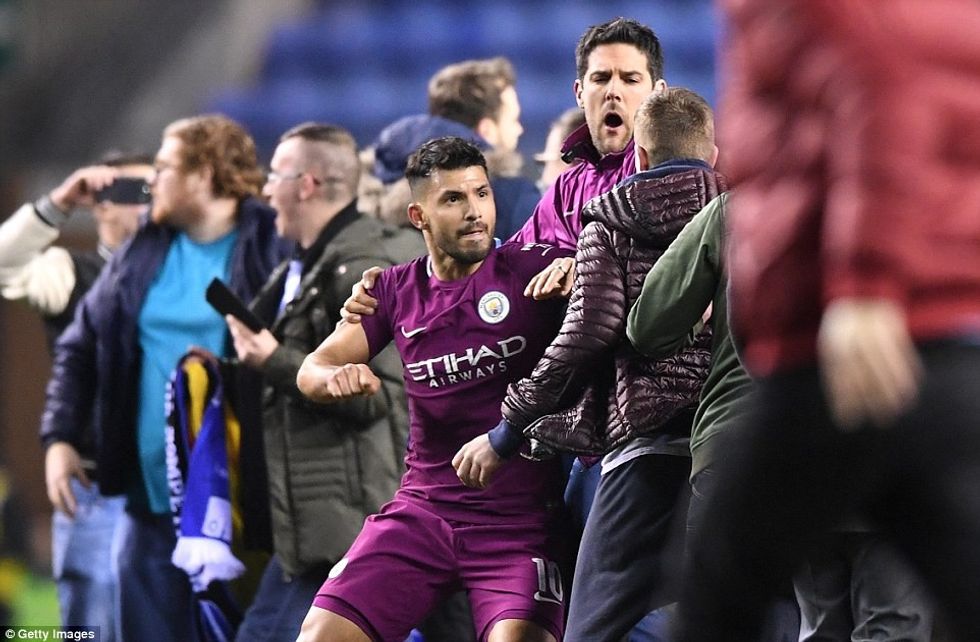 4963B50400000578 5410495 Manchester City s Sergio Aguero reacts with fury and is held bac a 2 1519123830688