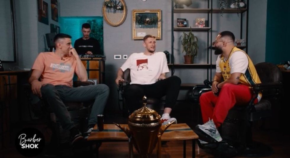 4AA73001 7147 4ADE 994F 3341064AF119