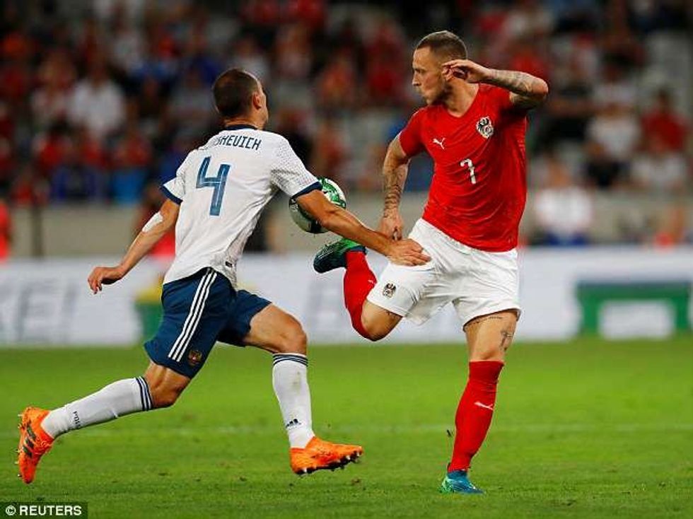 4CC3592900000578 5788423 image a 72 1527712654866