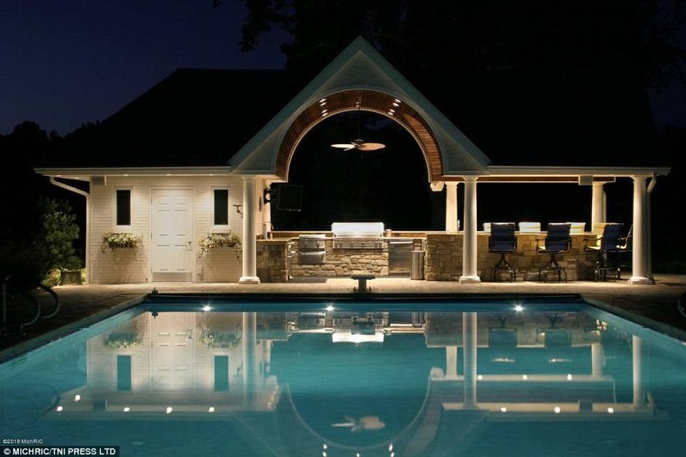 4D77630100000578 5868469 image a 35 1529556833507