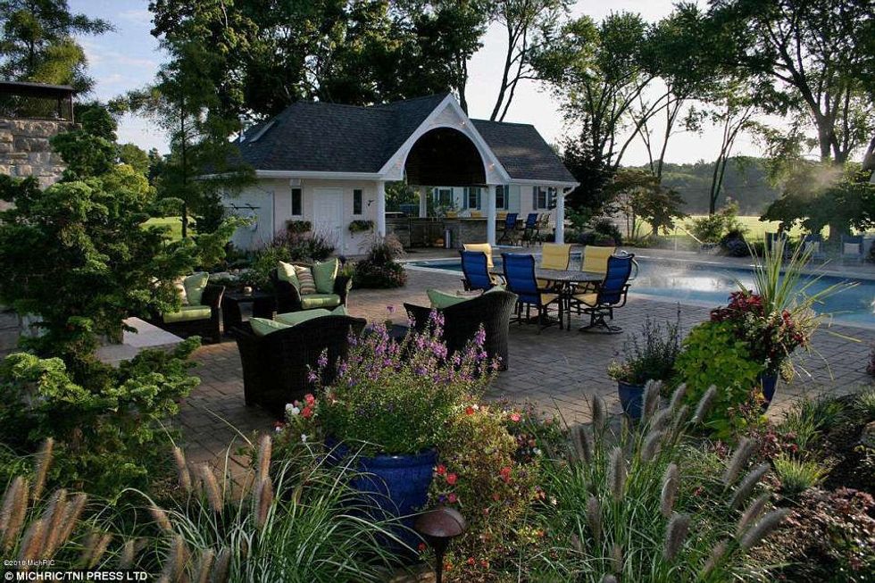 4D77630600000578 5868469 image a 26 1529556809806