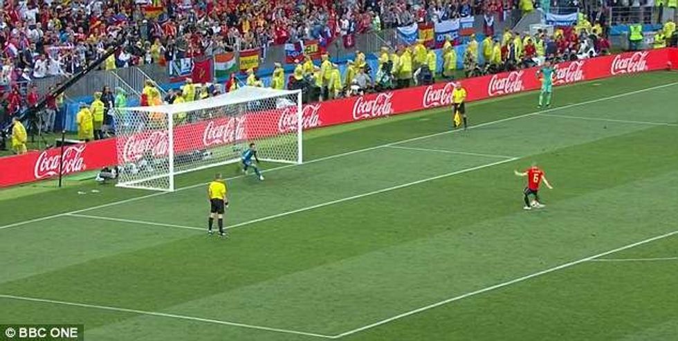 4DD68D4C00000578 5908581 The misdemeanour was also visible in Moscow as Akinfeev battled a 12 1530525486113