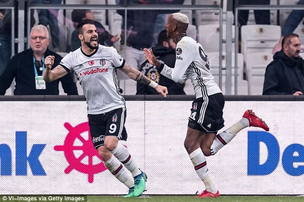 4EE3237E00000578 6034773 image a 21 1533637533777