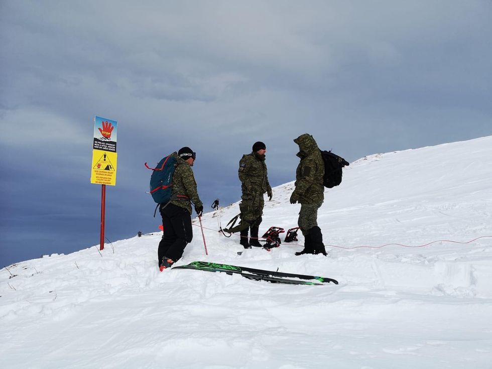 5. FSK ja shkatërron ortekët e borës në Brezovicë