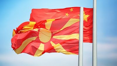 2022/01/kina-maqedonia-flamuri.jpg