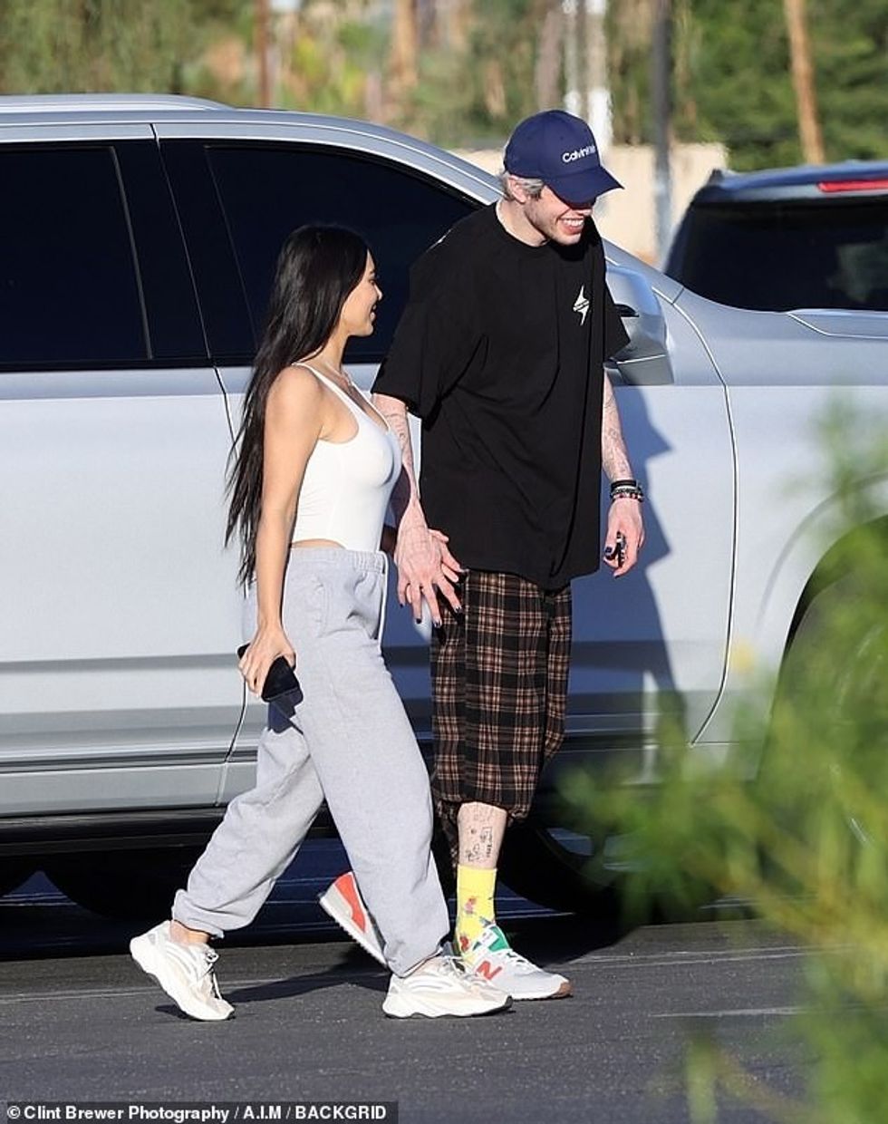 50685115 10222093 EXCLUSIVE Kim Kardashian and Pete Davidson s romance is official a 2 1637340831093
