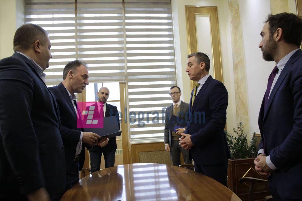 51833952 2275395649179288 6911642714832371712 n