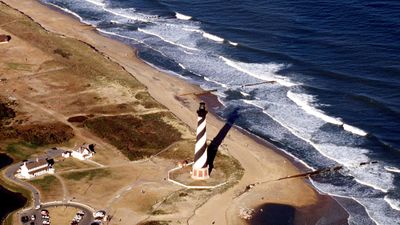 2020/06/Cape_Hatteras_lighthouse_North_Carolina_improved.jpg