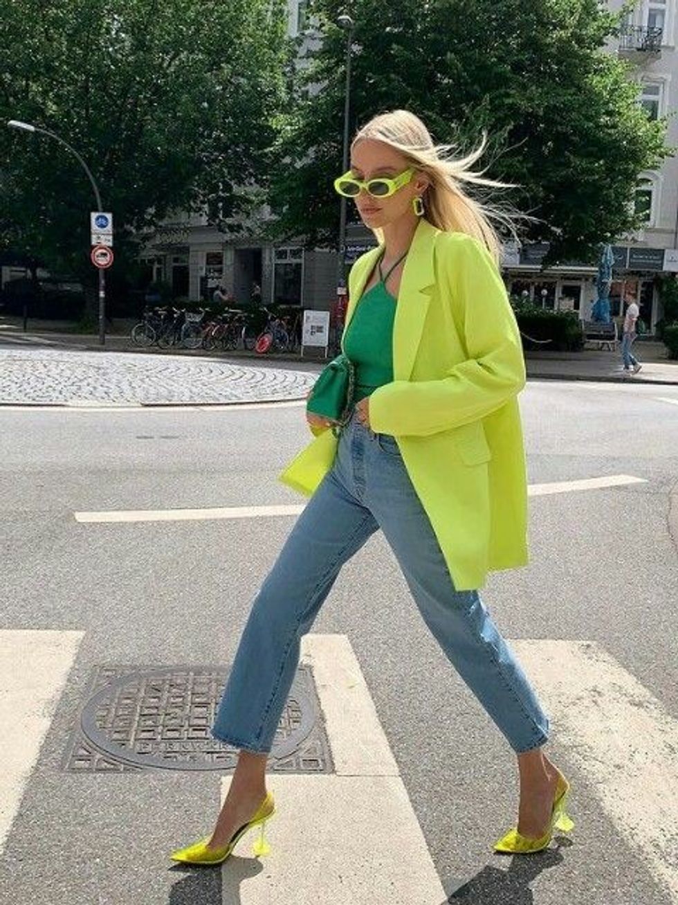 52bab79f5255bf3c68f74bd55