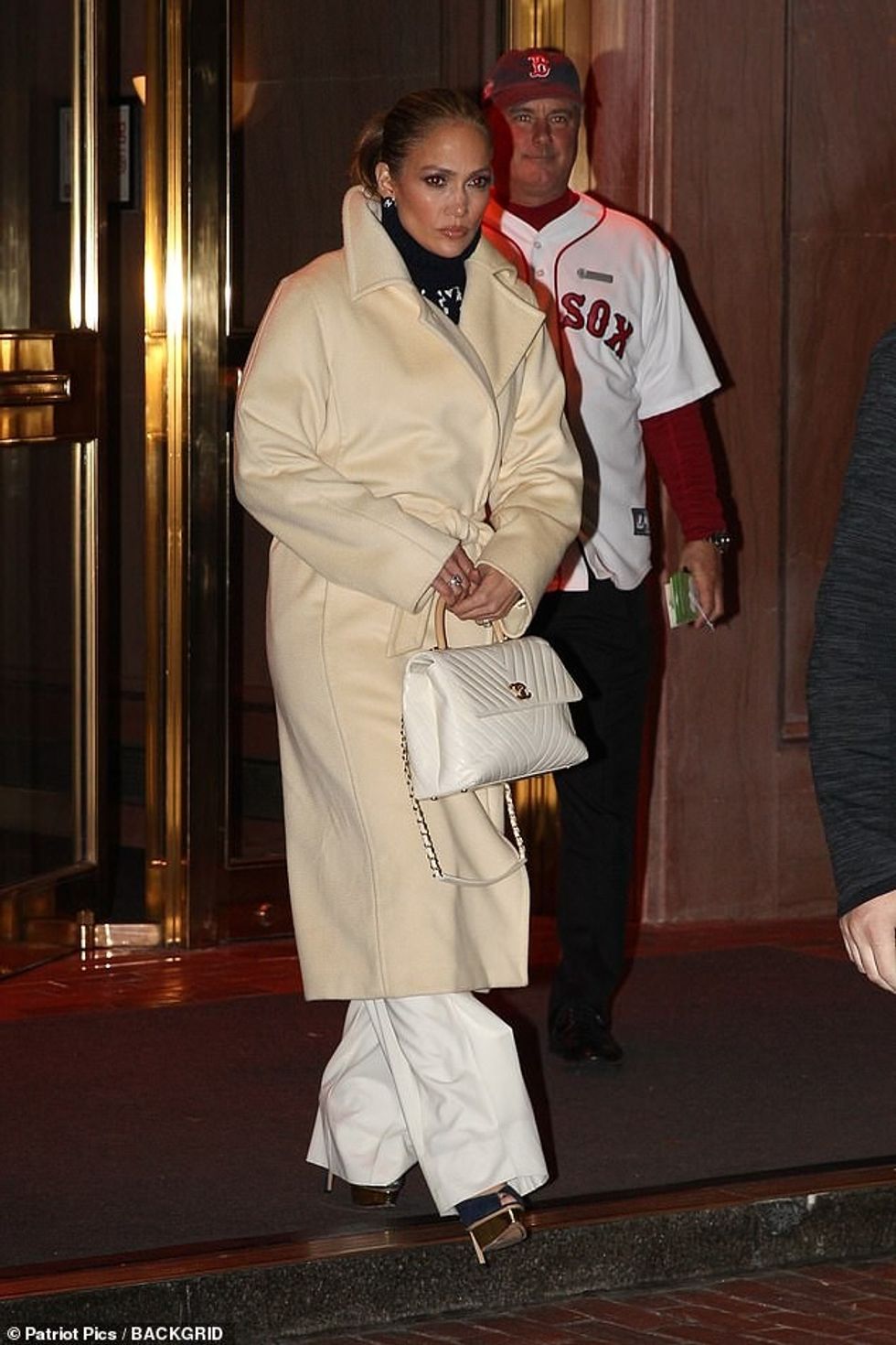 5387852 6314349 Game on Jennifer Lopez headed to Fenway Park o watch game two of a 100 154044