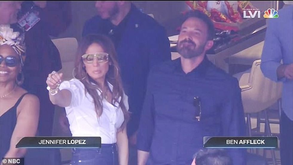 54156215 10509471 Sensational The musical sensation looked effortlessly stylish as a 45 1644807410751